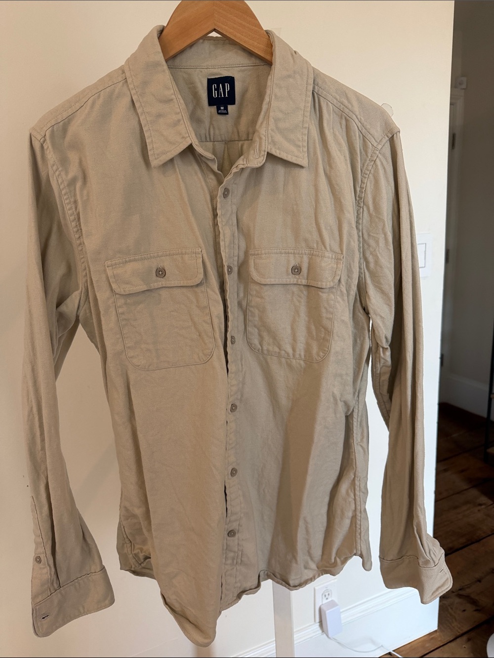 GAP Men's Button-Up Shirt in Light Beige